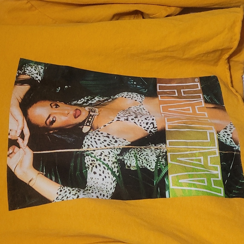 Aaliyah Cropped Long Sleeve Band Graphic Tee Yellow Size Large - Picture 2 of 5